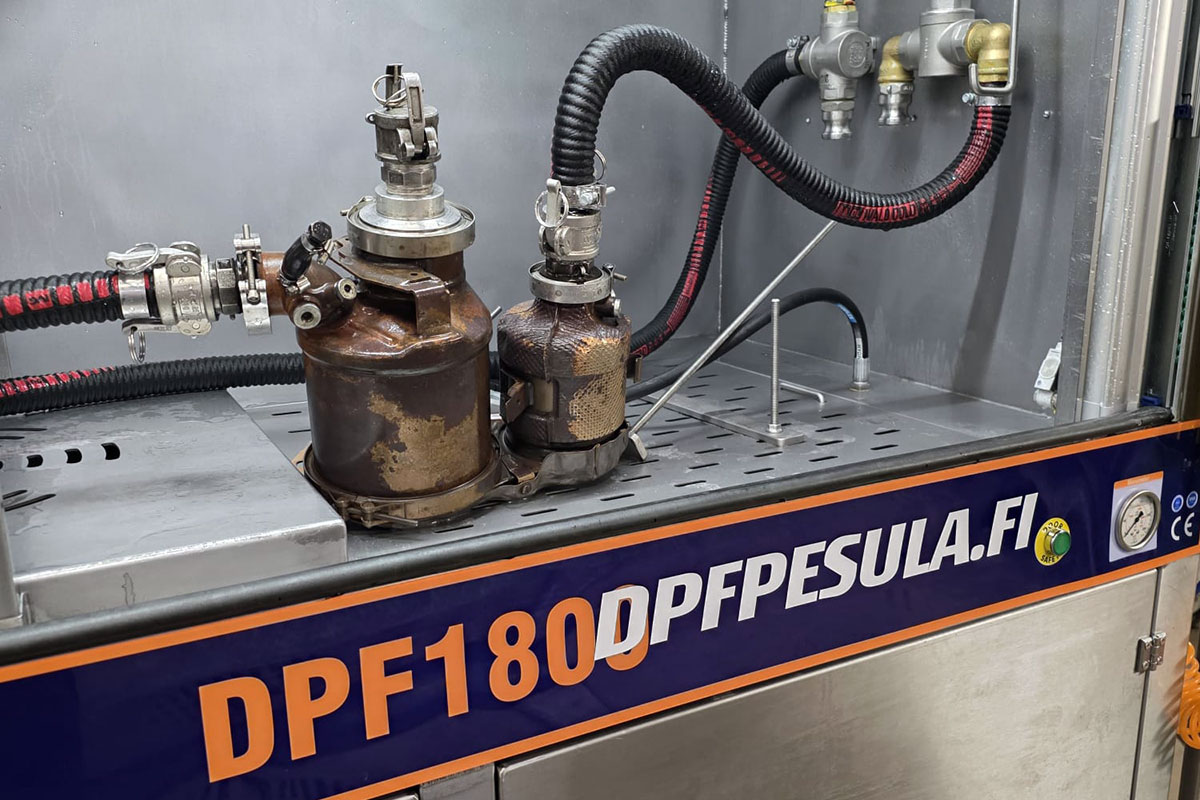 DPF-suodatin pesulaitteistossa